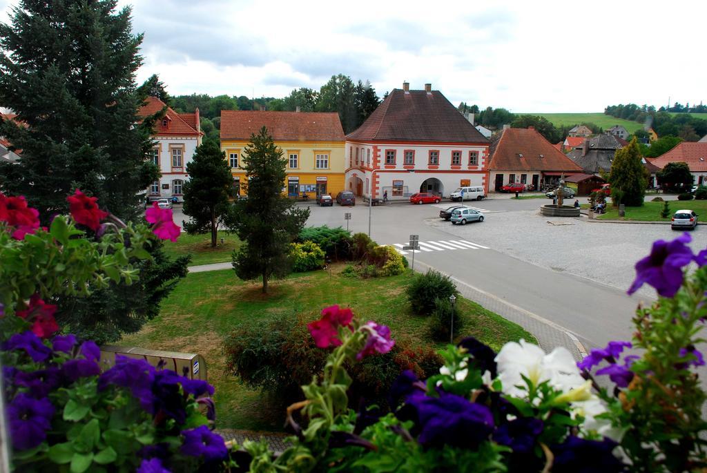 Hostinec A Penzion U Rezku Jistebnice Buitenkant foto